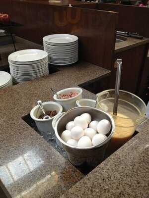 Atrium Cafe & Skylight Lounge