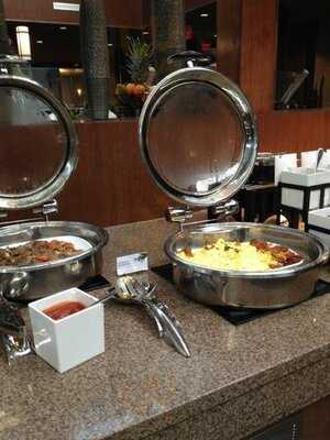 Atrium Cafe & Skylight Lounge