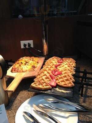 Atrium Cafe & Skylight Lounge