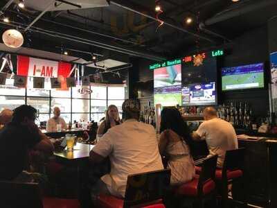Shoeless Joe's Sports Grill-queens Quay