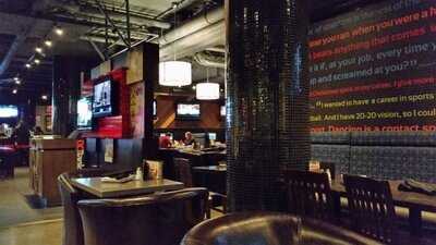 Shoeless Joe's Sports Grill-queens Quay