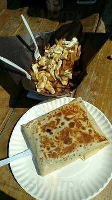 Nom Nom Nom Poutine & Crepes