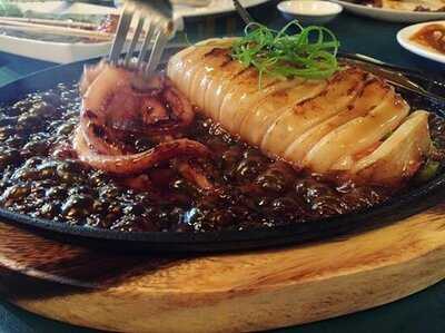 Tambayan At Kainang Filipino Restaurant