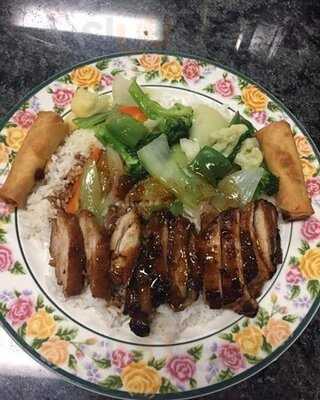 Qq Restaurant & Lounge