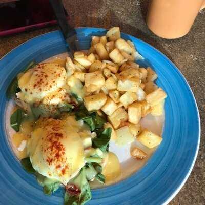 Broadway Bar & Grill Central