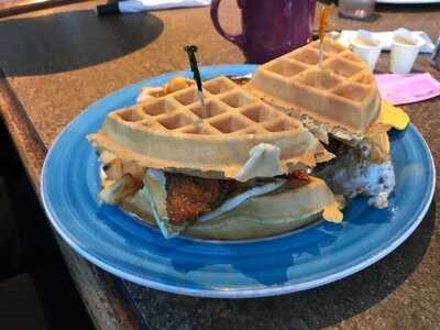 Broadway Bar & Grill Central