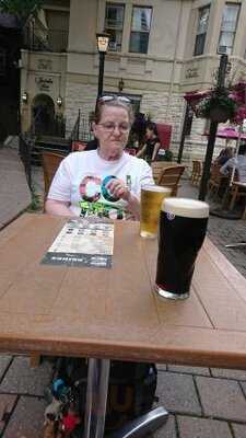 Gabby's - Isabella Hotel