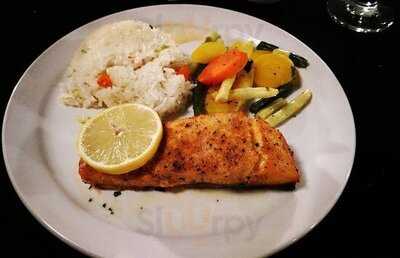 Quarry Restaurant + Lounge