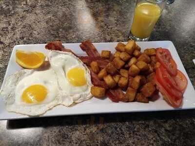 Quarry Restaurant + Lounge