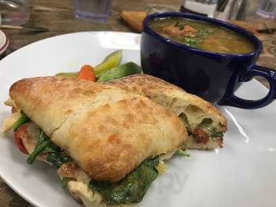 X-cues Cafe And Lounge