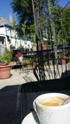 X-cues Cafe And Lounge