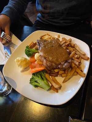 Stillwaters Plate And Pour