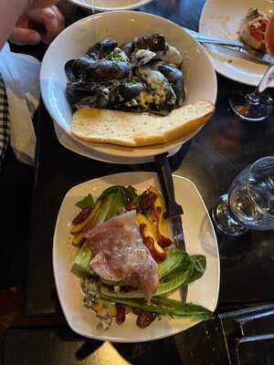 Stillwaters Plate And Pour