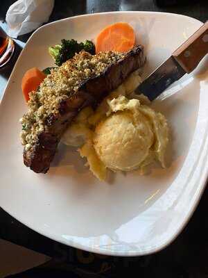 Stillwaters Plate And Pour