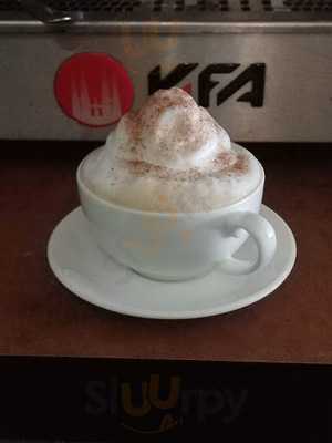 Merlis' Eatery & Beverage House