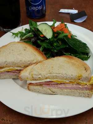 Merlis' Eatery & Beverage House