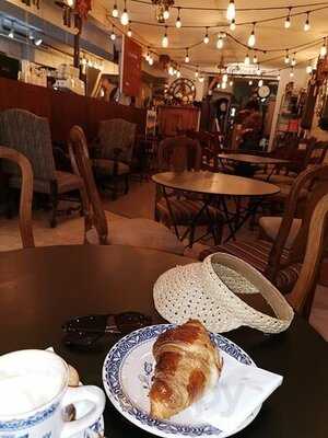 Cafe De La Pendulerie