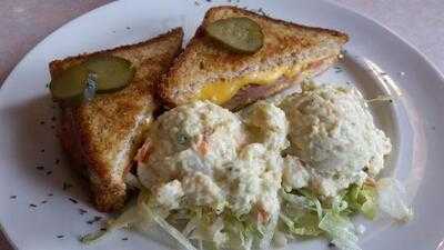 Old Caboose Pub & Grill