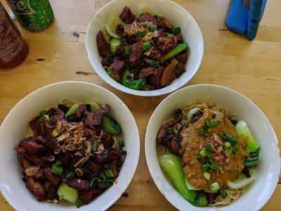 Golomein Noodle House