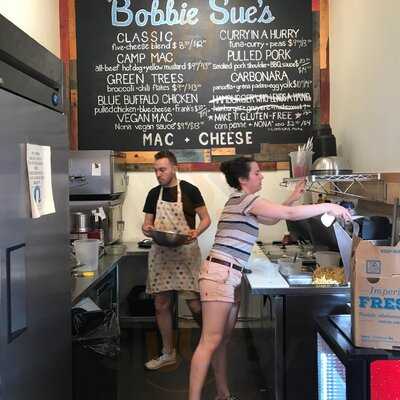 Bobbie Sue's Mac + Cheese