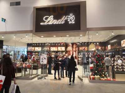 Lindt Chocolate Shop - Edmonton Outlet Collection