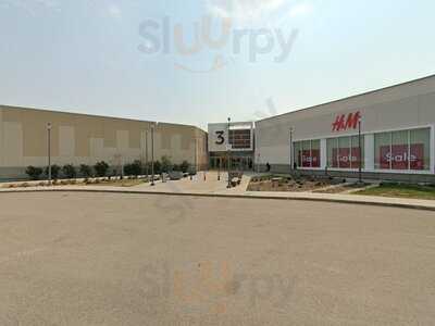 Lindt Chocolate Shop - Edmonton Outlet Collection