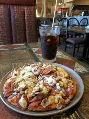 Tom's House Of Pizza