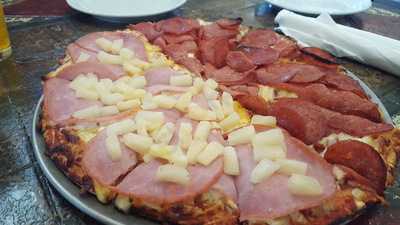 Tom's House Of Pizza