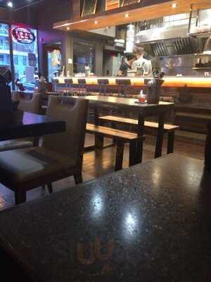 Oohmami Pares House & Noodle Bar