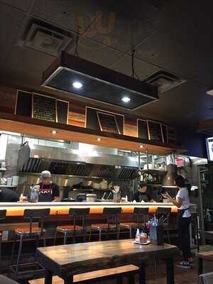 Oohmami Pares House & Noodle Bar