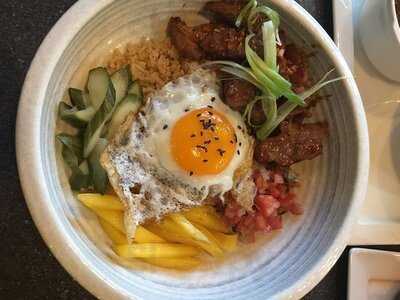 Oohmami Pares House & Noodle Bar