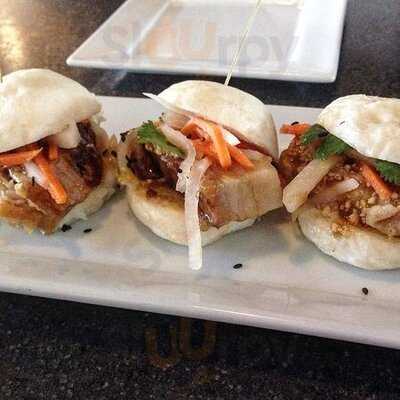 Oohmami Pares House & Noodle Bar