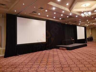 Red Oak Kitchen & Bar