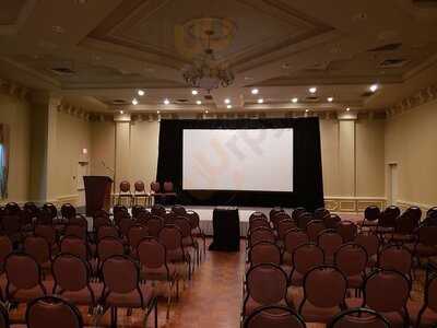 Red Oak Kitchen & Bar