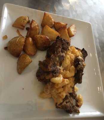 Carisse Studio Cafe & Photography Gallery