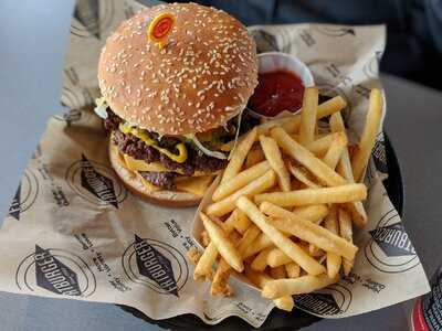 Fatburger 32nd Avenue