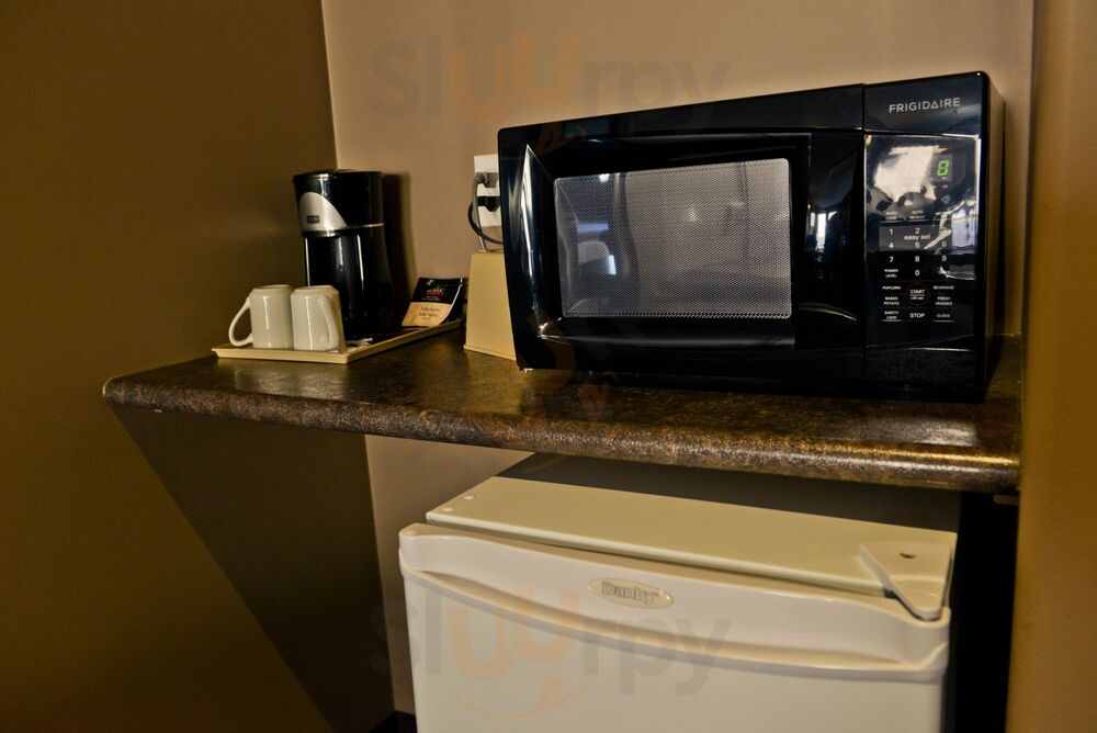 121 Steakhouse Lounge & Motel