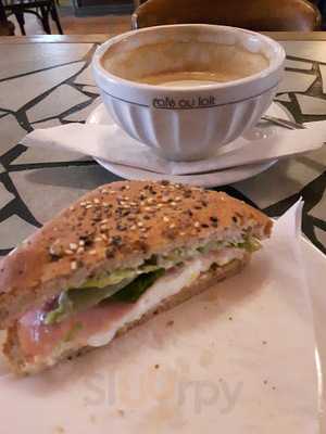 Le Placard - Cafe Bistro