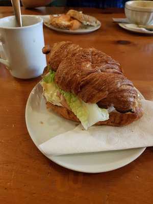 Le Placard - Cafe Bistro