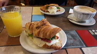 Le Placard - Cafe Bistro