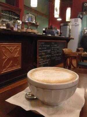 Le Placard - Cafe Bistro