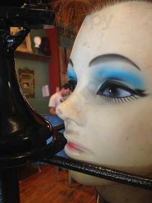 Le Placard - Cafe Bistro