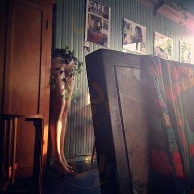 Le Placard - Cafe Bistro