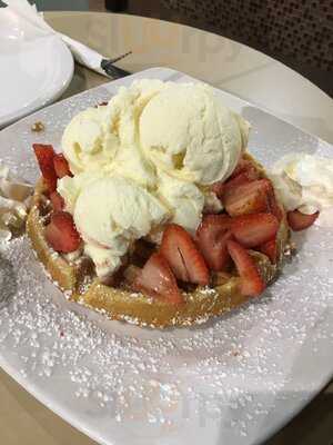 D Spot - Dessert Cafe & Bistro