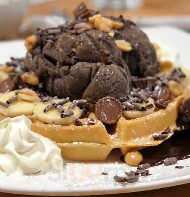 D Spot - Dessert Cafe & Bistro