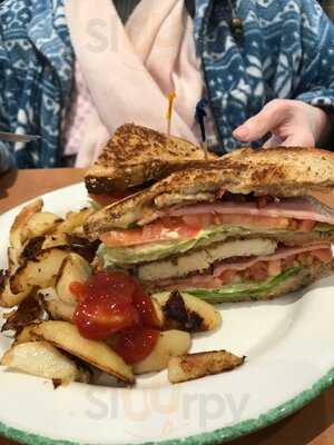 Cora's Breakfast & Lunch