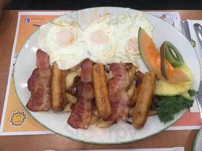 Cora's Breakfast & Lunch