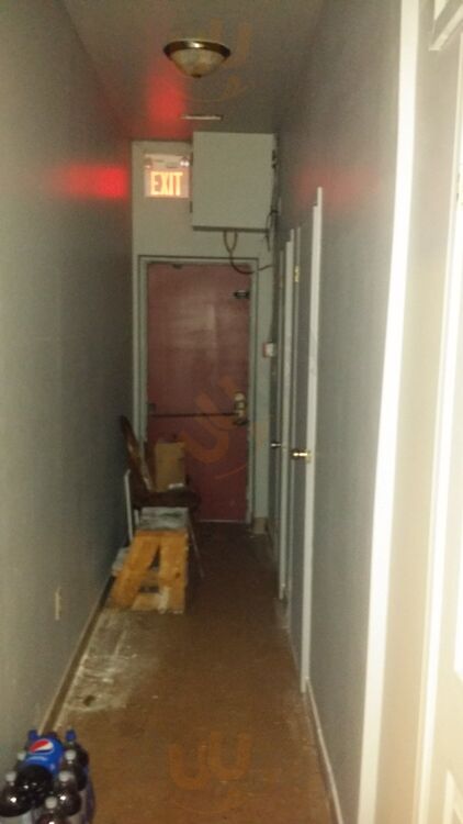 Marinas Pizza & Sports Bar