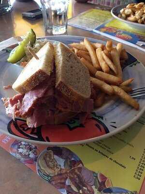 Restaurant Miami Deli - Open 24h