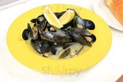 Santo's Pizza & Steak